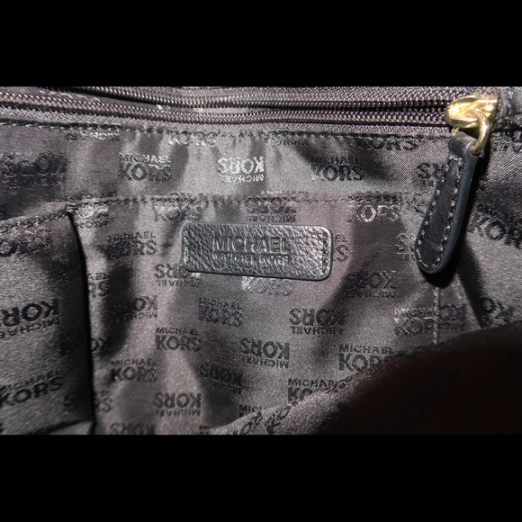 Michael Kor’s Tote Purse - Picture 6 of 7